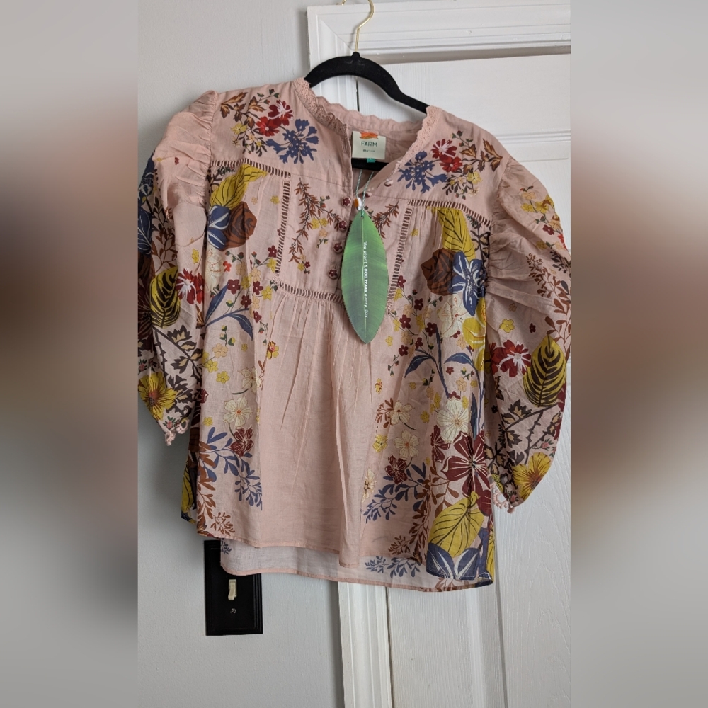 *NEW* FARM Rio Tan and Red Puff Sleeve Blouse with Embellished Pleats - Picture 3 of 5
